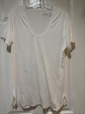 Active USA White Scoop Neck Short Sleeve Tee